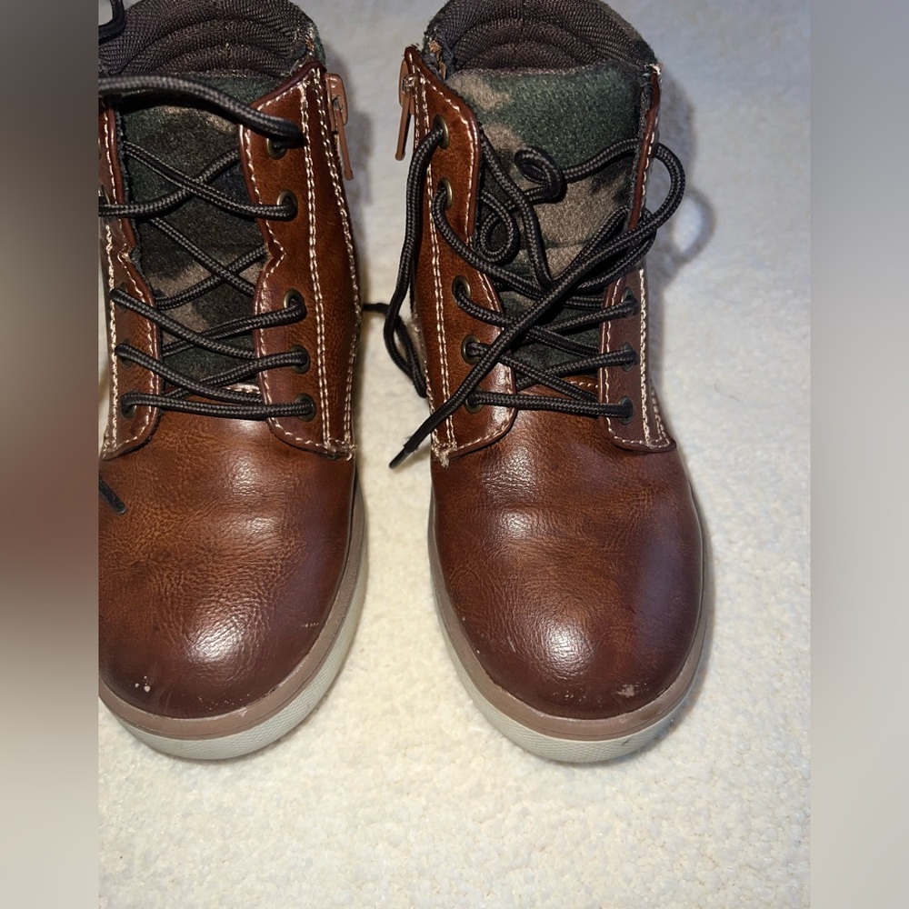 Shoes - Picture 2 of 4